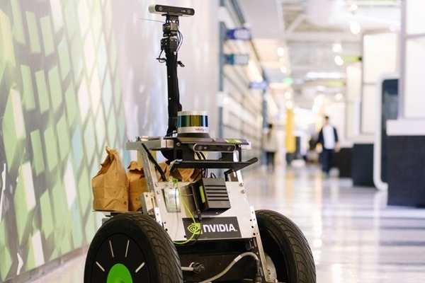 「Jetson AGX Xavier」レビュー(1)　ロボットや自律機器の頭脳になるAIコンピュータの最新モデル「開封の儀」