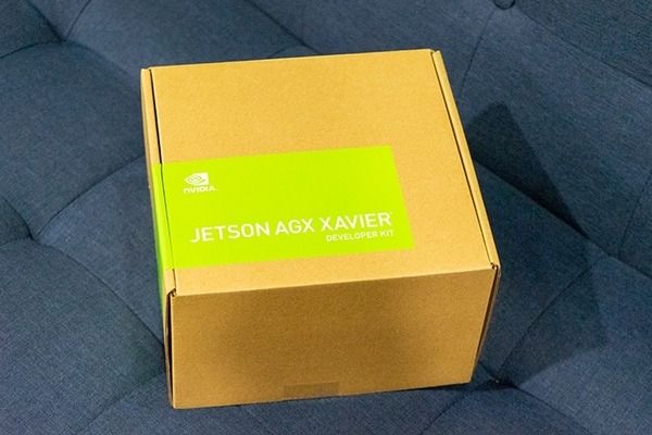 「Jetson AGX Xavier」レビュー(1)　ロボットや自律機器の頭脳になるAIコンピュータの最新モデル「開封の儀」