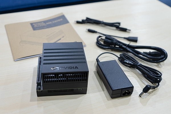 「Jetson AGX Xavier」レビュー(1)　ロボットや自律機器の頭脳になるAIコンピュータの最新モデル「開封の儀」