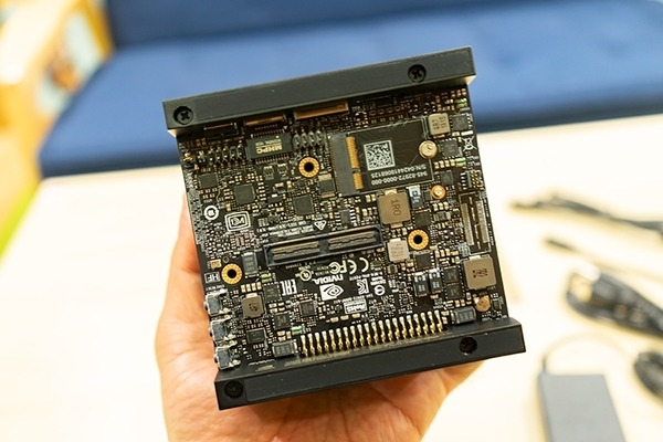 「Jetson AGX Xavier」レビュー(1)　ロボットや自律機器の頭脳になるAIコンピュータの最新モデル「開封の儀」