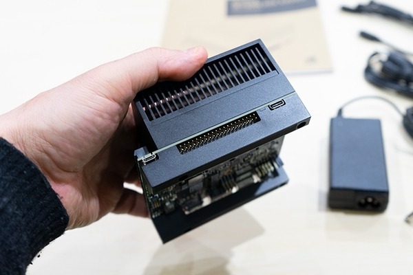 「Jetson AGX Xavier」レビュー(1)　ロボットや自律機器の頭脳になるAIコンピュータの最新モデル「開封の儀」