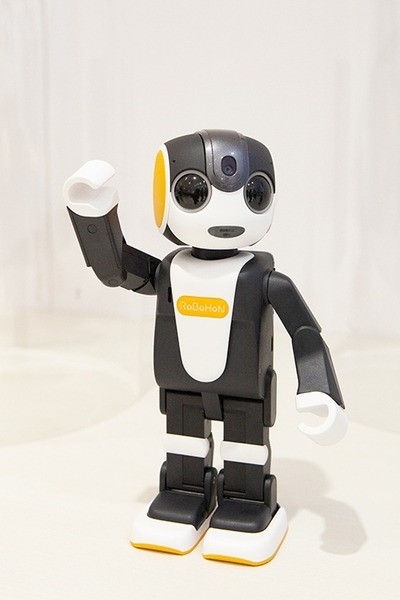 ロボホンの販売台数は1万2千台、右肩上がりに成長中！お留守番や英語学習など新機能を大幅に追加