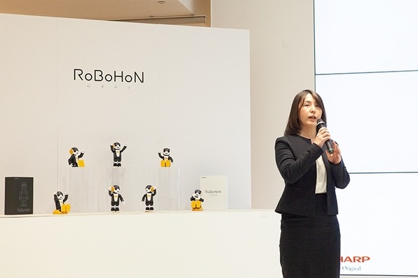 ロボホンの販売台数は1万2千台、右肩上がりに成長中！お留守番や英語学習など新機能を大幅に追加