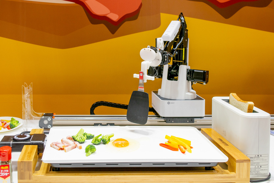 【動画あり】「朝食を作るロボット」などコネクテッドロボティクスが開発　HCJ2019で展示デモ