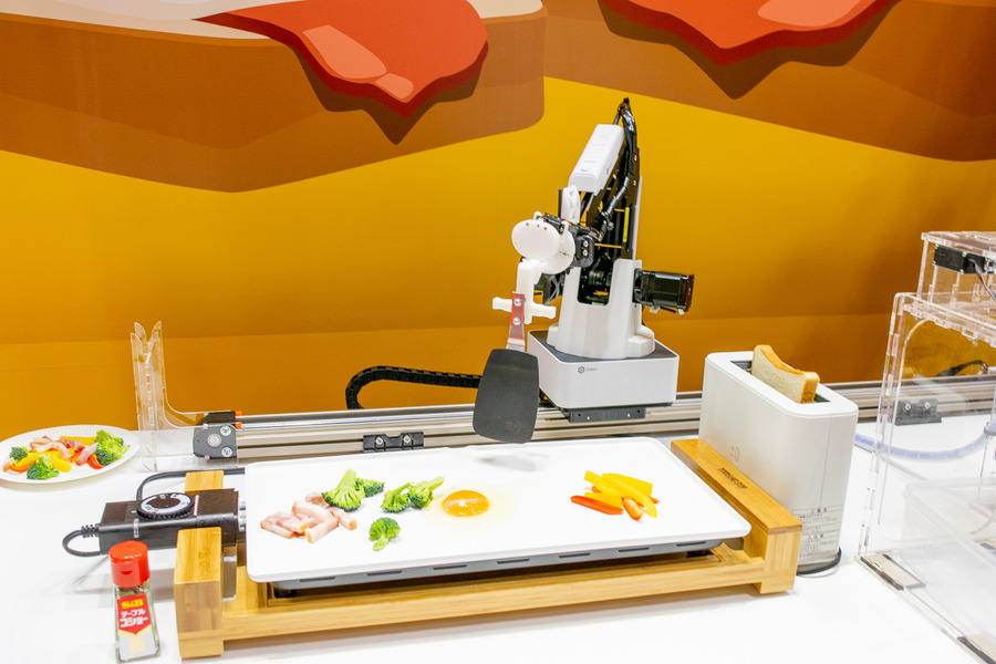 【動画あり】「朝食を作るロボット」などコネクテッドロボティクスが開発　HCJ2019で展示デモ