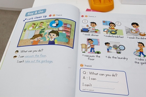 【動画】アルクの子供向け英会話教室に「ロボホン(RoBoHoN)」を導入！子ども達の会話回数が約75％増加