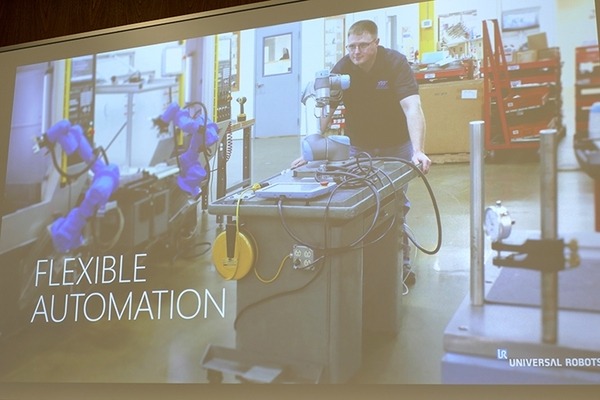 中小企業こそロボット活用を　ユニバーサルロボットCEOが来日、トレーニング室付きの日本オフィスも初公開