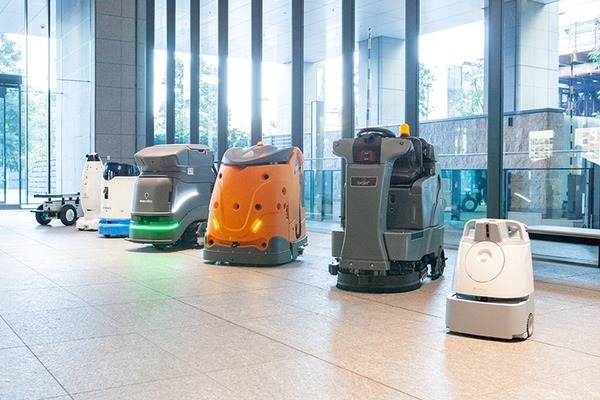 三菱地所が高層ビルで窓拭きロボットアームの実証実験　超高層ビルに多関節アームの「多目的壁面作業ロボット」