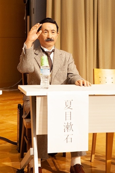 誰が漱石をアンドロイドとして蘇らせる権利をもつのか? アンドロイド基本原則とは? 二松學舍大学シンポジウム