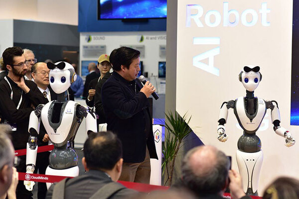 米クラウドマインズが身長約1.6mのヒューマノイドロボット「XR-1」を披露　針の穴に糸を通すことができる