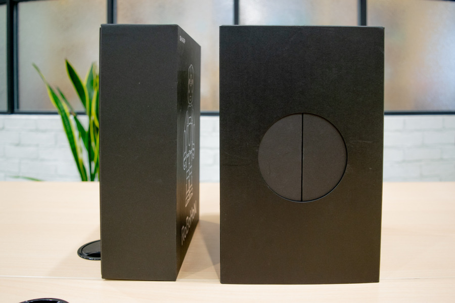 新旧ロボホン徹底比較！ 足の角度や立ち上がり方、座り方、逆立ちも違う