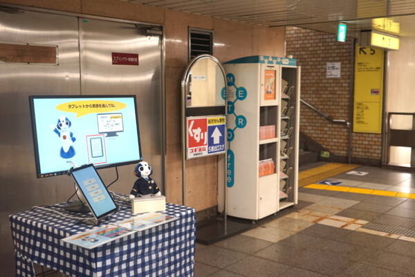 ロボット「Sota」が新橋駅で実証実験中！ 隠し機能も体験してきた