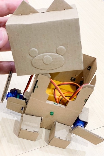 ドコモから生まれたプログラミング教育キット「embot」(エムボット) 子ども達の好奇心と想像力を育む、ダンボールに込めた想い