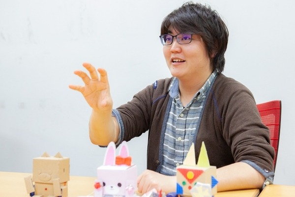 ドコモから生まれたプログラミング教育キット「embot」(エムボット) 子ども達の好奇心と想像力を育む、ダンボールに込めた想い