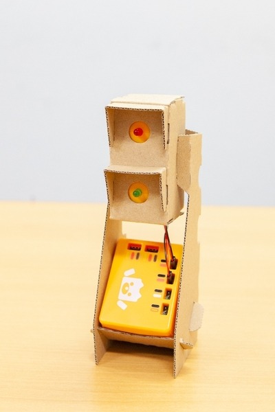 ドコモから生まれたプログラミング教育キット「embot」(エムボット) 子ども達の好奇心と想像力を育む、ダンボールに込めた想い