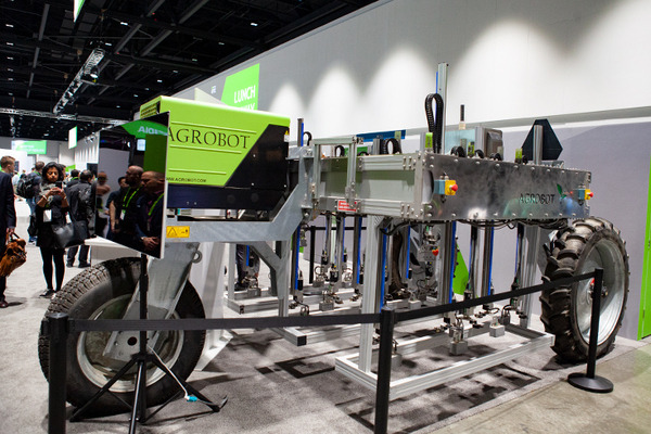 【GTC 2019】NVIDIAの小型ロボット「Kaya」が可愛い！展示会場で出会ったJetson搭載の自律ロボットたち　巨大な農業用ロボットも