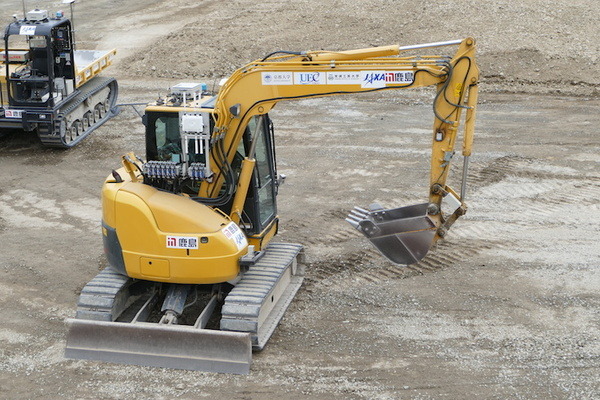 JAXAと鹿島、自動化建機による月面拠点の建設を想定したデモを公開　次世代の土木施工を目指して培った技術を宇宙へ