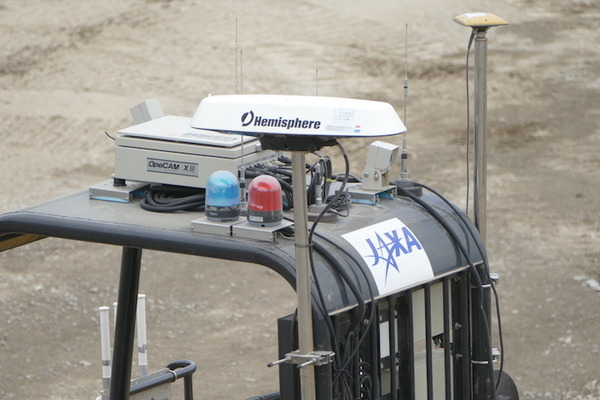 JAXAと鹿島、自動化建機による月面拠点の建設を想定したデモを公開　次世代の土木施工を目指して培った技術を宇宙へ