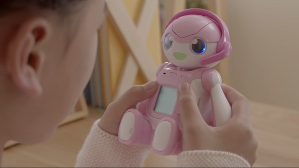 進研ゼミが学習支援ロボット「ミラクルロボ」を開発！ 子供の自発的な学習を促す