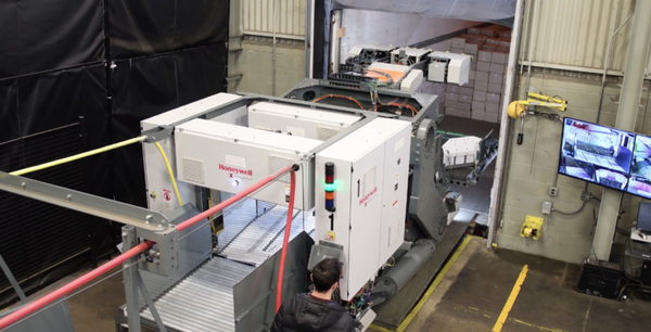 1時間に1500個もの積荷をおろすロボット、米Honeywellが開発