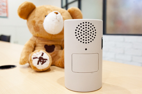 クマとスマホが家族を繋ぐ　離れて暮らす大切な人との会話を促す見守りロボット、ハウステンボス「TELLBO（テルボ）」実機レビュー