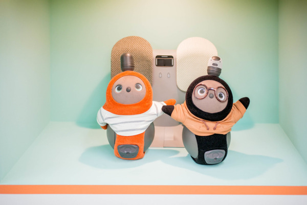 家族型ロボット「LOVOT（らぼっと）」の洋服の価格は？ お着替え体験もスタート！