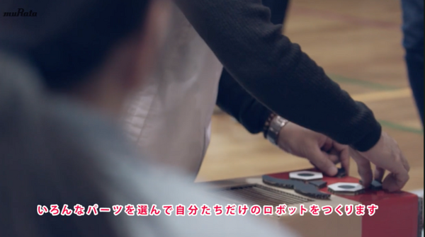 体験型プログラミング教育「動け!! せんせいロボット」 村田製作所の社員がロボット先生になって小学校に出前授業