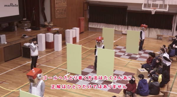 体験型プログラミング教育「動け!! せんせいロボット」 村田製作所の社員がロボット先生になって小学校に出前授業