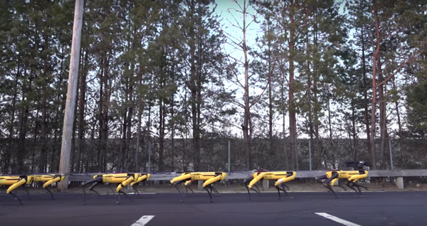 トラックを引く10体の「SpotMini」 ボストン・ダイナミクスが新たな動画を公開