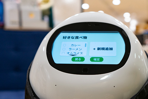 執事見習いロボット「タピ太」実機レビュー！高齢者や家族向け会話ロボットとしてユーキャンが販売