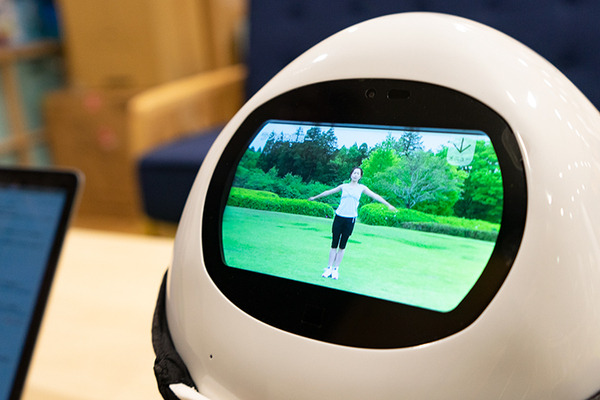 執事見習いロボット「タピ太」実機レビュー！高齢者や家族向け会話ロボットとしてユーキャンが販売