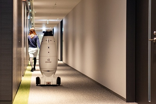 「AI×ロボットはどこまで人間の代わりになるか」～清掃・警備・運搬・物流・会話ロボットの現在と未来～「AI/SUM 2019」のパネル討論