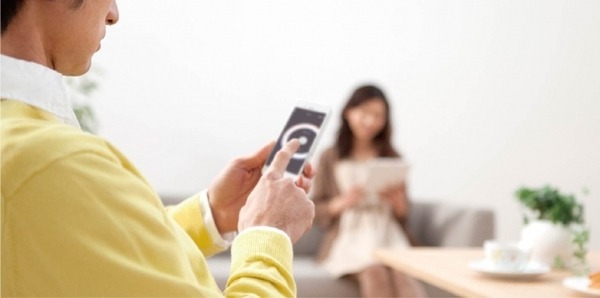 キングジム、Wi-Fiが不要なスマートリモコンを5月31日に発売　乾電池で動作、価格は約1万円