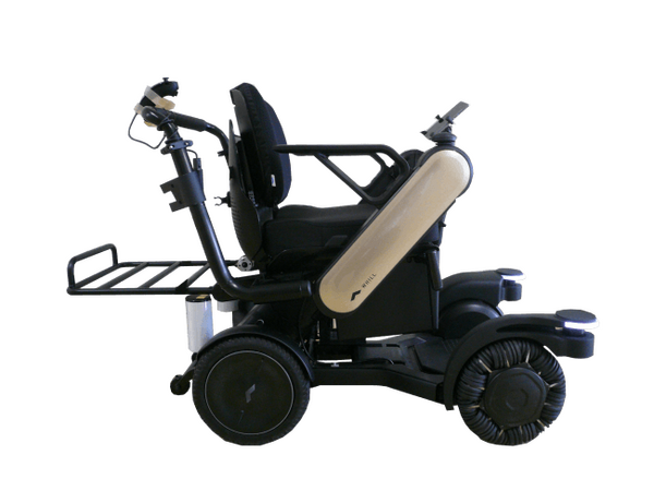 ANAとパナソニック、シニア世代の空港内乗り継ぎ移動にパーソナルモビリティ活用へ