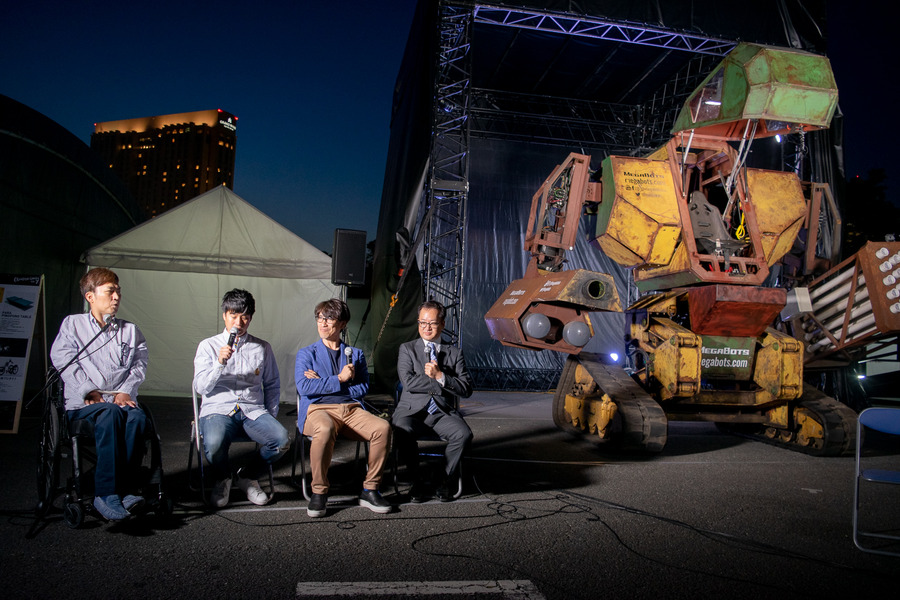 【動画あり】ド迫力！ 4m超の巨大ロボット「Megabots」が日本初上陸、明日から2日間搭乗体験も