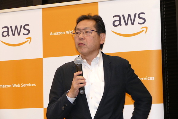 AWS、自律レーシングカーで強化学習を学ぶ「AWS DeepRacer」実機を日本初お披露目　大日本印刷が採用、社内レースを定期実施