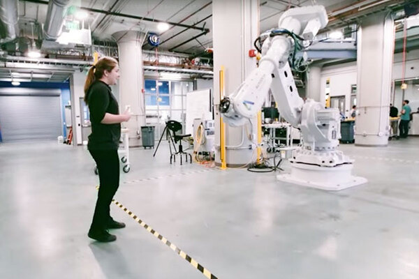 産業用ロボットがまるで生き物のように動きだす　NVIDIA「ロボット調教師」が語る共感的インタフェース