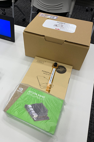 世界初のJetBotハンズオン・ワークショップ開催！Jetson Nano、Microsoft Azure、キット製品でAI自律ロボットカーの作成体験