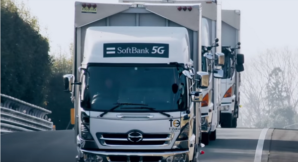 新東名高速でソフトバンクがトラック隊列走行の5G実証実験　「5G-NR」で車間距離の自動制御に成功【世界初】