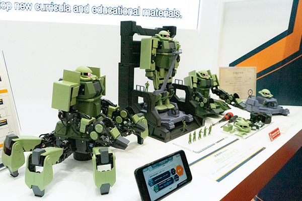 動くモビルスーツ「ザク」を作ってみたい！バンダイがガンダムの世界観「ZEONIC TECHNICS」をおもちゃショーで稼働展示　サウンド付きで迫力ある動きを披露