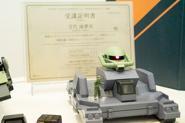 動くモビルスーツ「ザク」を作ってみたい！バンダイがガンダムの世界観「ZEONIC TECHNICS」をおもちゃショーで稼働展示　サウンド付きで迫力ある動きを披露