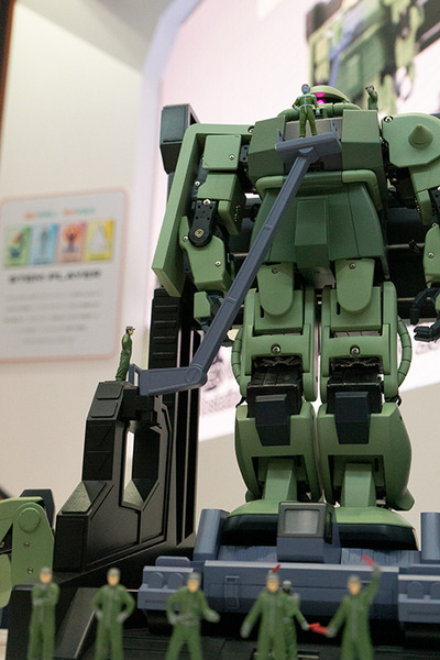 動くモビルスーツ「ザク」を作ってみたい！バンダイがガンダムの世界観「ZEONIC TECHNICS」をおもちゃショーで稼働展示　サウンド付きで迫力ある動きを披露