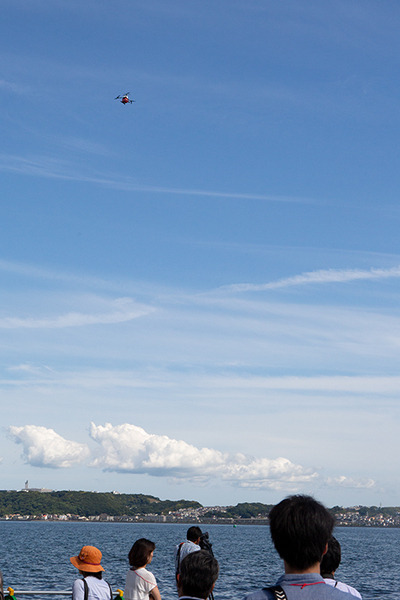 【写真レポート】東京湾「猿島」ビーチで注文した缶ビールが海を渡って楽天ドローンで届く