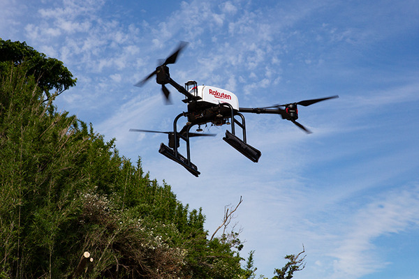 【写真レポート】東京湾「猿島」ビーチで注文した缶ビールが海を渡って楽天ドローンで届く
