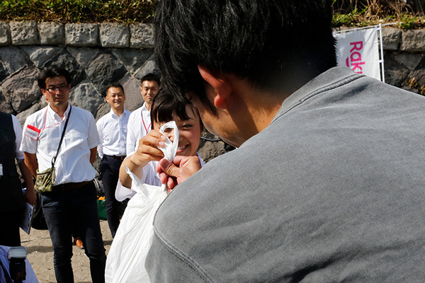 【写真レポート】東京湾「猿島」ビーチで注文した缶ビールが海を渡って楽天ドローンで届く