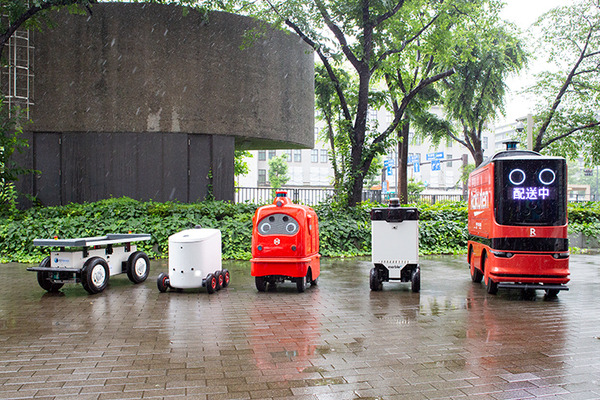 自動運搬ロボットAGV大集合！経産省が自動走行ロボットの公道走行や実用化の協議へ