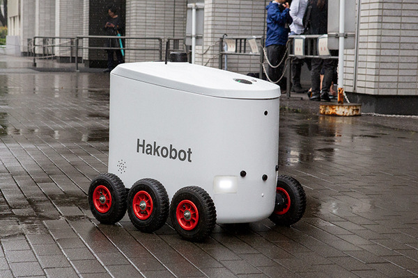 自動運搬ロボットAGV大集合！経産省が自動走行ロボットの公道走行や実用化の協議へ