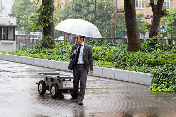 自動運搬ロボットAGV大集合！経産省が自動走行ロボットの公道走行や実用化の協議へ