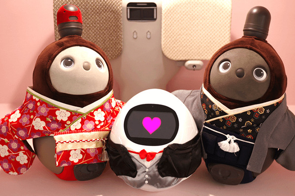執事見習いロボット「タピ太」が、あの「LOVOT」に会いに行く