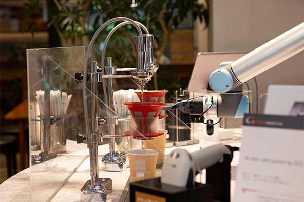 上島珈琲とQBITがコーヒーを淹れるロボット・パッケージを発表！この夏、UCC旗艦店で見られる